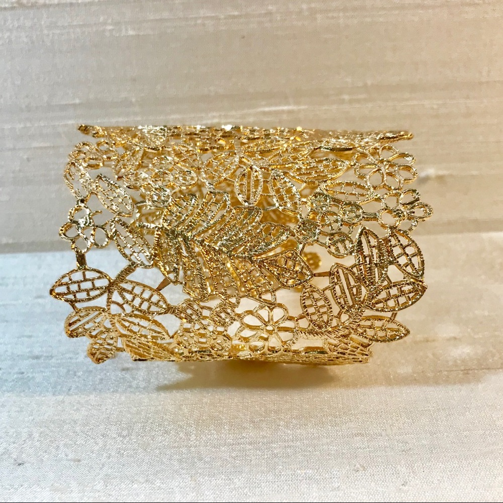 ✨Beautiful Gold Lace Cuff Bracelet✨ - Picture 5 of 8